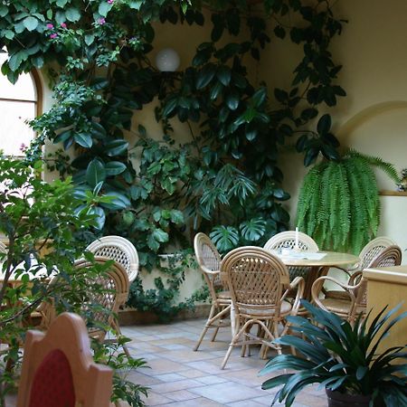 Hotel Barbarossa Cheb Exterior photo