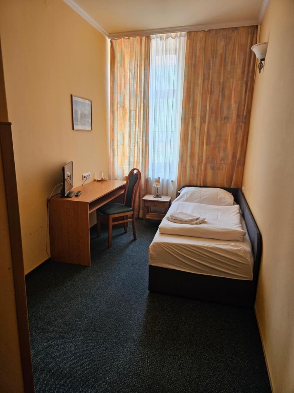 Hotel Barbarossa Cheb Exterior photo