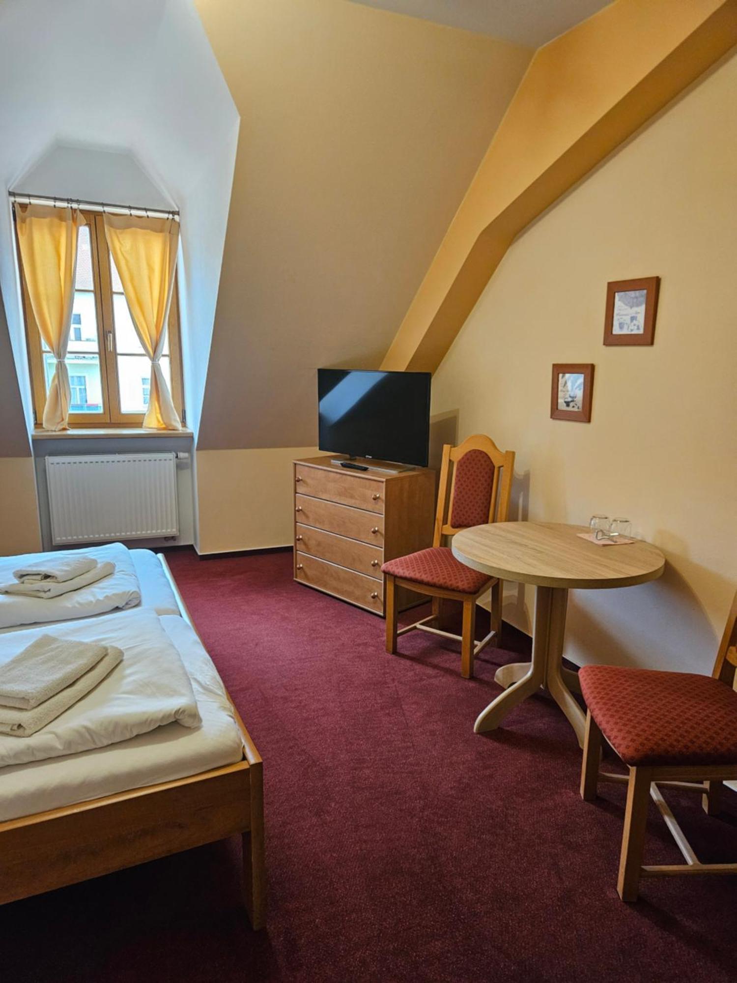 Hotel Barbarossa Cheb Exterior photo