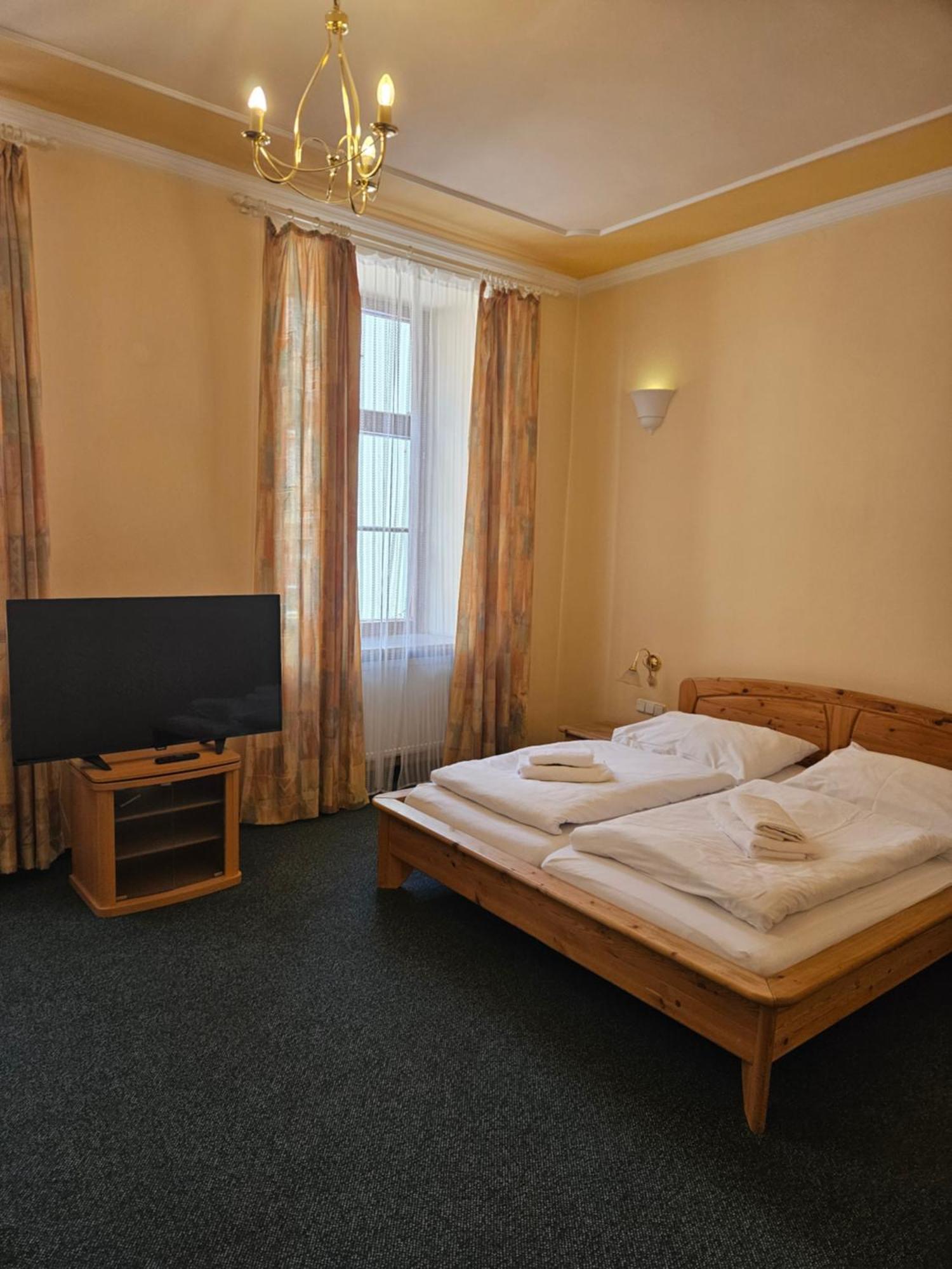 Hotel Barbarossa Cheb Exterior photo